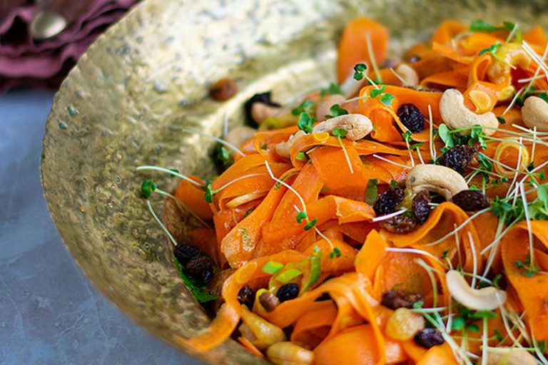 Carrot and cashew salad