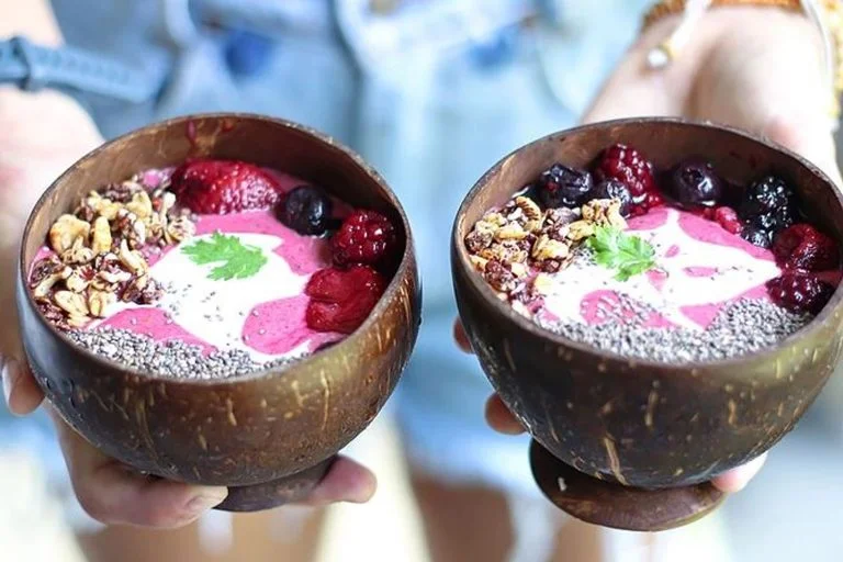 Beet berry smoothie bowl