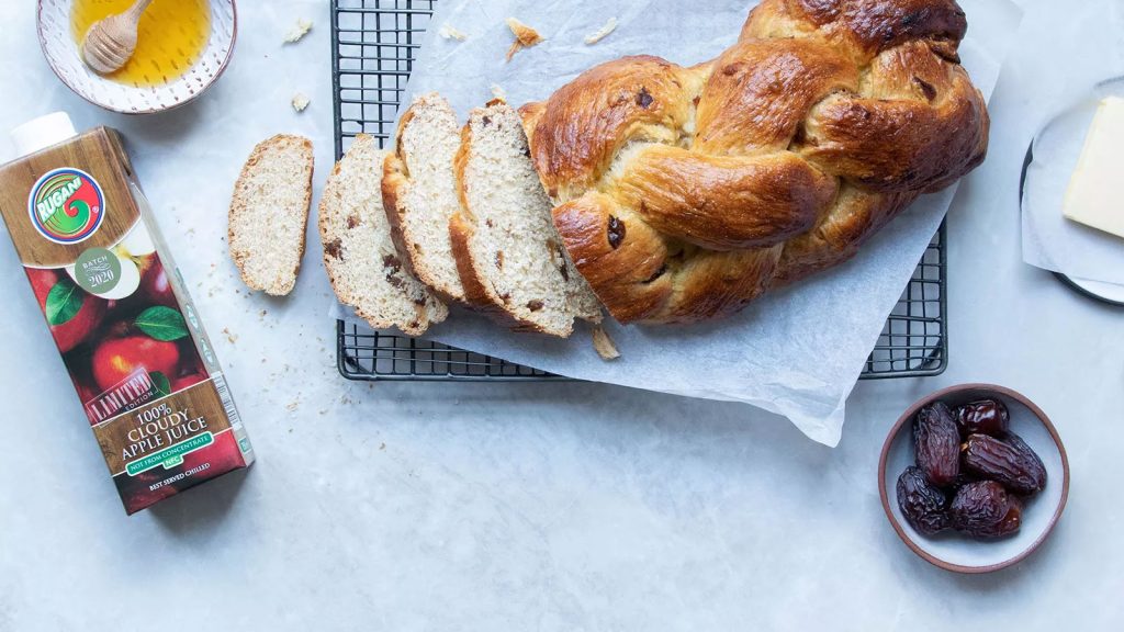 Rugani Challah with Apple & Dates