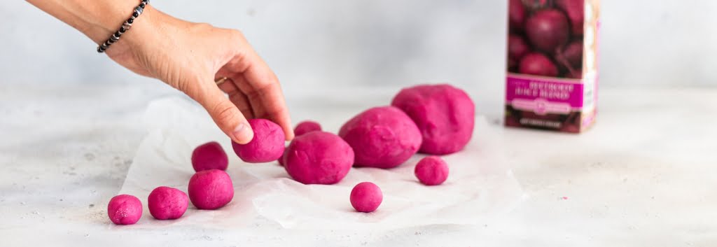 naturally coloured homemade play dough with no artificial coulourants added